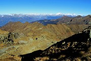 58 Sguardo al Passo del Verrobbio ed ai numerosi laghetti 